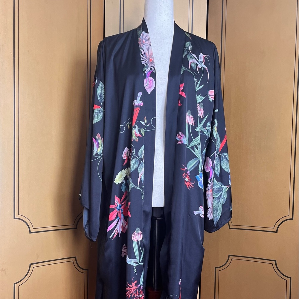 Long kimono style jacket/robe in black with flowers